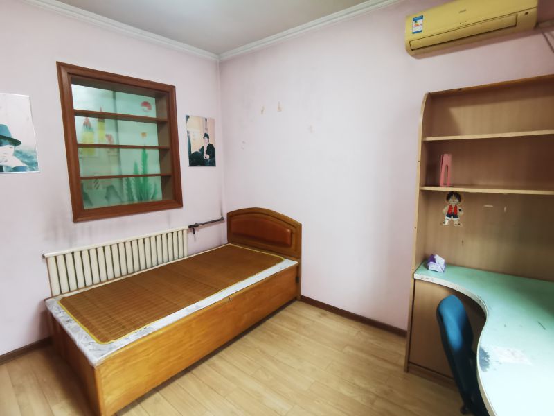 普通装修3室1厅1卫120m2900元/月